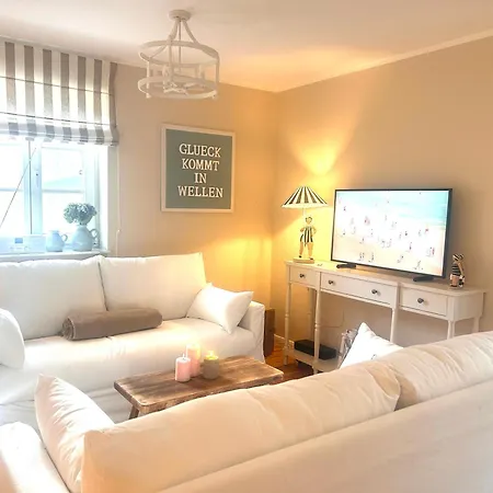 Idyllische Strandwohnung In Zingst, 50m Zum Strand, Traumhafte Lage, Liebevolle Einrichtung Zingst