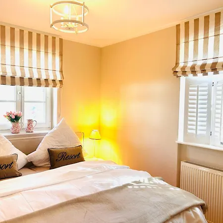 Idyllische Strandwohnung In Zingst, 50m Zum Strand, Traumhafte Lage, Liebevolle Einrichtung Apartamento *