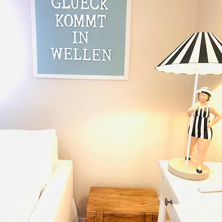 Idyllische Strandwohnung In Zingst, 50m Zum Strand, Traumhafte Lage, Liebevolle Einrichtung * Zingst